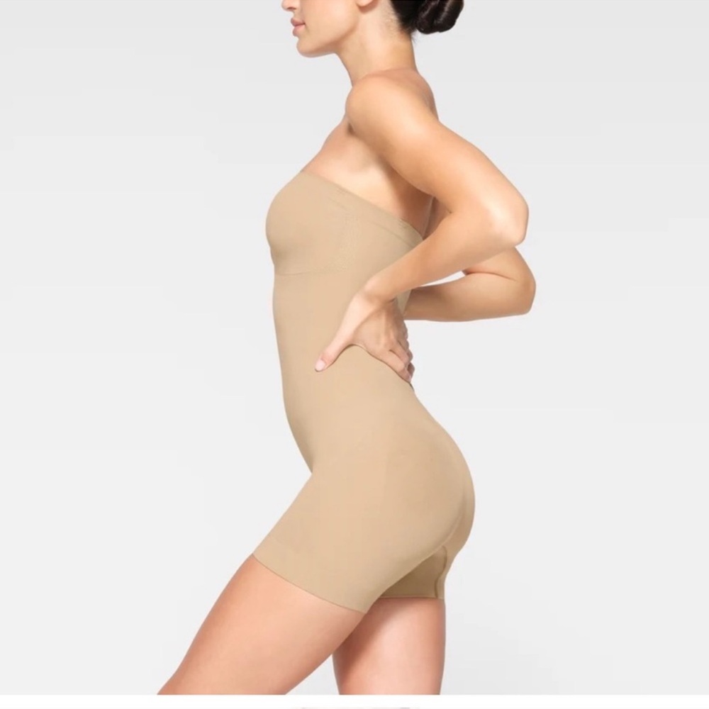 skims short strapless Shapewear Bodysuit